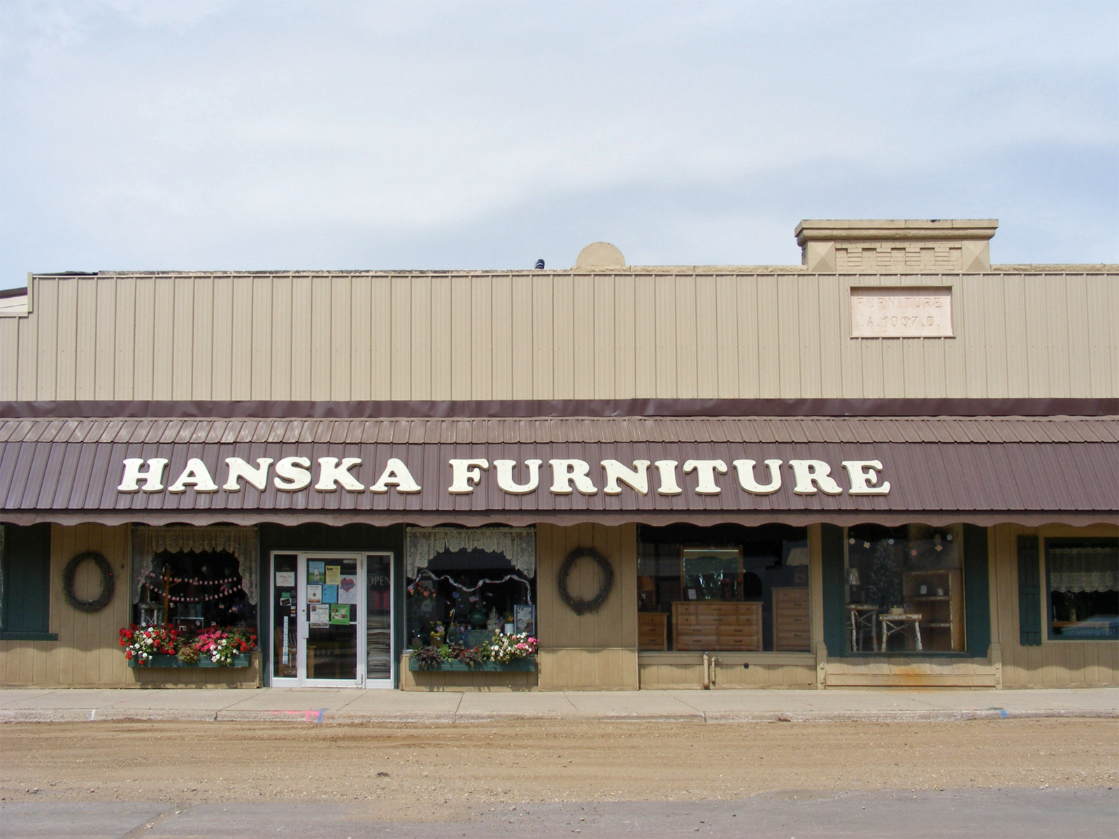 Hanska Furniture